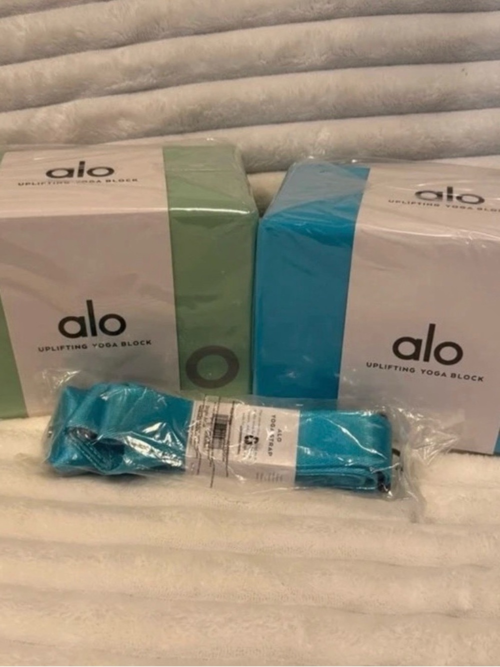 Alo Uplifting Yoga Block & Strap Set -